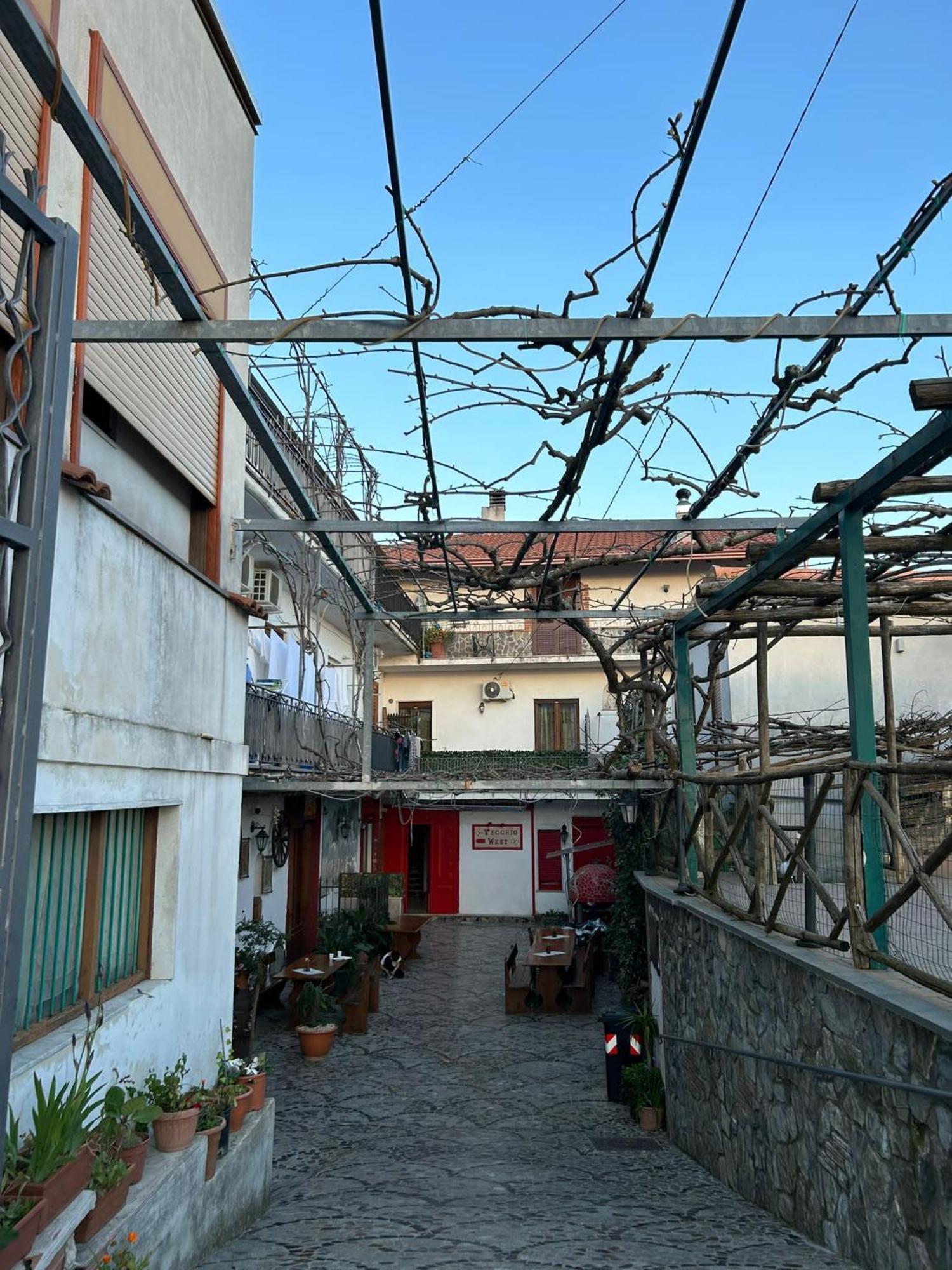 לינה וארוחת בוקר אג'רולה Vecchio West מראה חיצוני תמונה